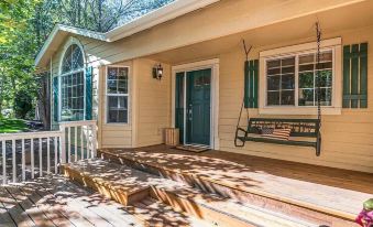 Backyard Oasis Close to Town Fast Wi-fi Quiet