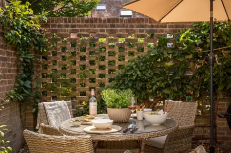 Charming Mews House in Historic Winchester