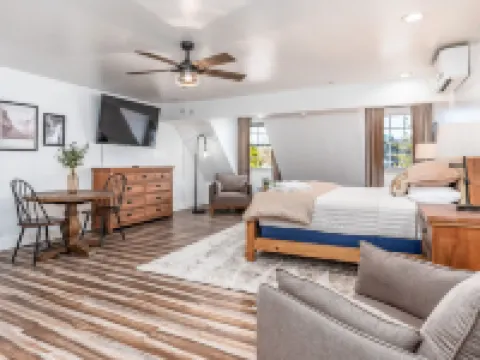 The Four Daughters Hotels in Oakhurst