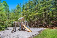 Sleeps 8 Pool Playground Mountain Views Hot Tub