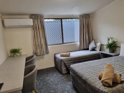 Y Motels Yarraman Hotels in Neumgna