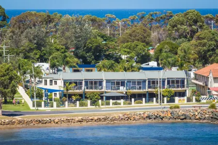 Sails Luxury Apartments Merimbula Отели в г. Меримбула
