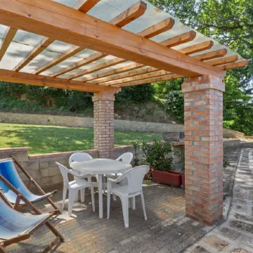 Lavish Holiday Home in Volterra with Pool