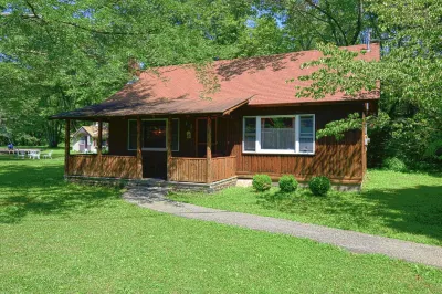 Countryside Cottages Hotels near Crossroads Mall of the Poconos
