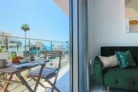 Phaedrus Living: Seaside Luxury Flat Athina 21 Hotels in Tsada