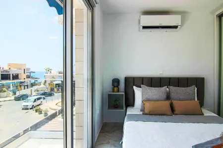 Phaedrus Living: Seaside Luxury Flat Athina 21 Отели рядом с достопримечательностью «Царские гробницы»