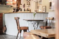 Hinds Head - bar