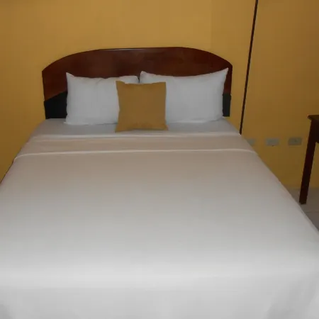 Tropical Court Hotel