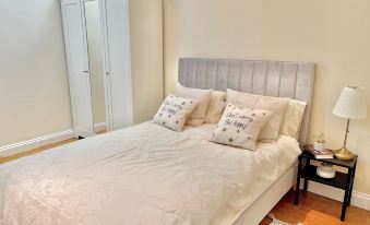Waterloo Luxury Apartment - Housity