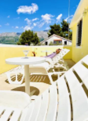 Dragan's Den Hostel