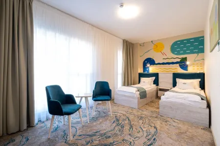 Fiald Hotel & Spa Отели рядом с достопримечательностью «Un munte de om by Ronin - pictură murală realizată în cadrul proiectului ZidArt»