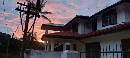 The Comfort Отели в г. Gonoruwa