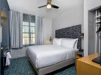 Hotel Garrett – No Resort Fee Hotels near Circus Center