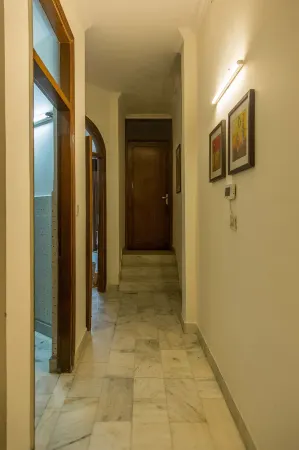 Woodpecker Apartments Hauz Khas Отели рядом со станцией Moolchand