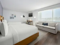 Element Savannah Midtown Hotels near Hunter Golf Course