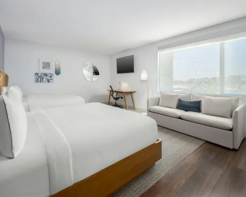 Element Savannah Midtown Hotels near Hunter Golf Course
