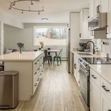 Beautiful 4-bedroom house - Walking distance to Downtown and Sea Life Center!
