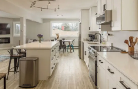 Beautiful 4-bedroom house - Walking distance to Downtown and Sea Life Center!