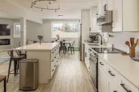 Beautiful 4-bedroom house - Walking distance to Downtown and Sea Life Center!