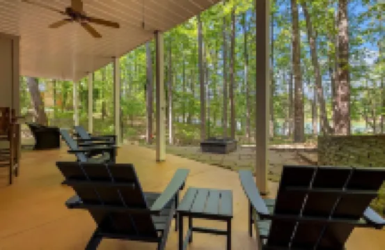 Beautiful 4 bedroom home on Lake Hartwell