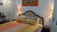Lodging in Old Havana with king size bed, kitchen and 24 h service