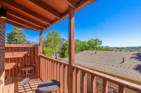 NEW! HUGE 5BR, Hot Tub, Mountain Views, Game Room with Arcade, Lawn Games, BBQ
