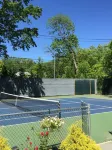 Roomy 2 Bedroom Apt. w/en Suite BA, Private Entry & Parking, Tennis Court