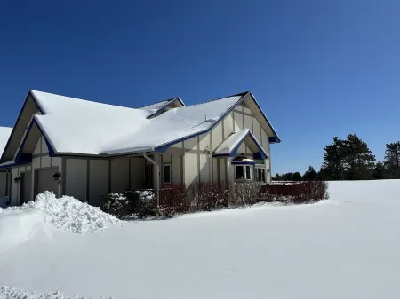 Ski & Golf Getaway: Cozy Log-Style Condo