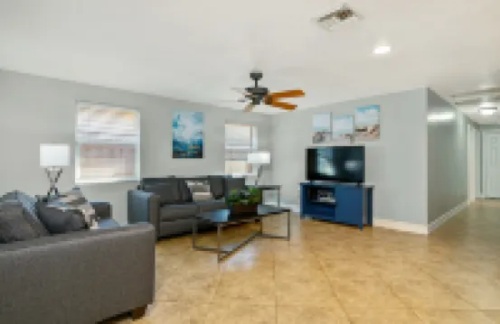 4 Bedroom house just 3 minute drive from Naples beach