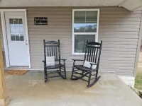 Charming farmhouse in tranquil Candler