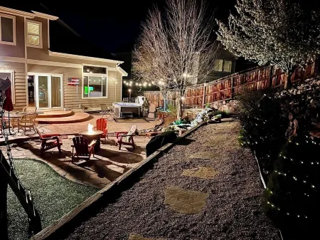 Family-Friendly Home with Hot Tub & Close to USAFA Отели рядом с достопримечательностью «Парк Уотерфронт»