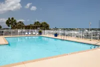 Stunning Waterfront Getaway - Pool, Hot Tub, Elevator, Deck
