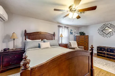 Whidbey Way Beach House Hotels near Whidbey Playhouse Inc