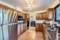 Large Home*Sleep 1 7Beds*Near Mountains