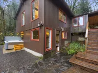 Charming Cabin with Hot Tub and Riverside Fire Pit - Inviting Retreat