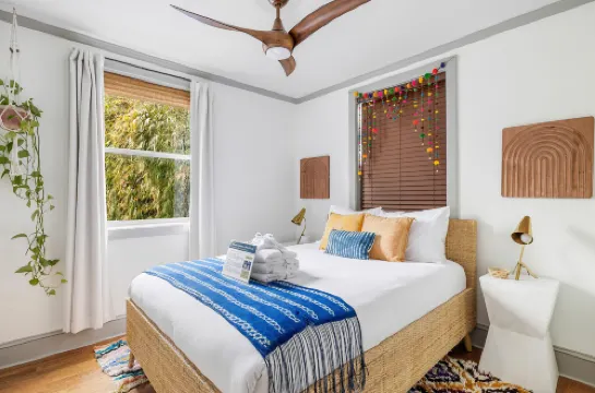 Private Retreat with Stylish Decor and Community Vibes - Tropical Oasis