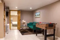 GoldenStudio 20Min NYC|GameTable+HeatedPool + PS5 Hotels in Bayonne