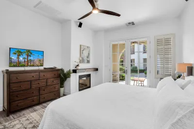 Private Patio and Access to Community Amenities - Stylish Desert Hideaway palm desert relators- remax - jim and joanne vance 주변 호텔