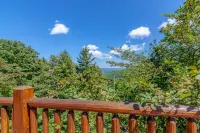 Breathtaking Mountain Views and Modern Comforts - Exquisite Getaway