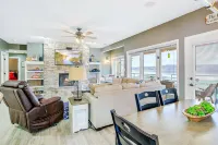 Serene waterfront condo with W/D, patio, & electric grill - boat slip on lake Hotels in Lake Ozark