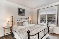 Electric Fireplace and Indoor Hot Tub - Charming Cozy Hideaway