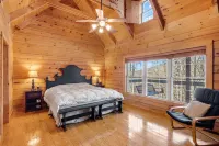 Charming Log Cabin with Deck and Fireplace - Cozy Woodland Retreat Hotel di Burnsville