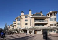 Hot Tub and Fireplace with Scenic Ski Slope Views - Stunning Retreat