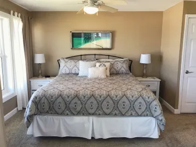 Stunning Ocean Views and Balcony Retreat - Charming Coastal Escape Hotels in der Nähe von Frank Butler County Park West