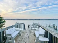 Sandy Beaches-Soundfront/Hot tub/Boatlift/Pets ok