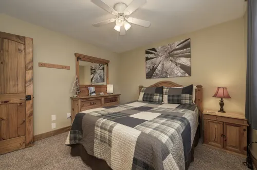 Spacious Backyard and Cozy Fireplace - Charming Family Retreat Hotels in Granby