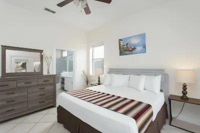 Open Floor Plan and City-View Balcony - Cozy Charming Retreat