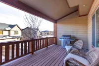 Elegant Getaway with Clubhouse Pool and Hot Tub - Charming Retreat