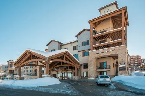 Hot Tub, Pool and Mountain Views - Charming Alpine Retreat Hôtels à : Comte de Summit