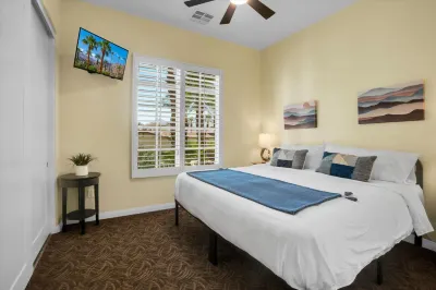 Private Balcony and Steps to Main Pool - Picturesque Retreat palm desert relators- remax - jim and joanne vance 주변 호텔